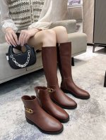 Valentino 华伦天奴秋冬新款女靴。上脚舒适百搭显瘦 高品质材质 原版拉链扣 鞋面全部采用高档头层牛皮 进口羊皮内里 码数:35-40 可订做41.42