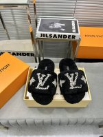 出厂 Lv 新款水钻羊毛拖 高品质闭眼入！采用进口皮毛一体羊羔毛 施华洛世奇水钻扣 原版高密度发泡底 Size:35-41