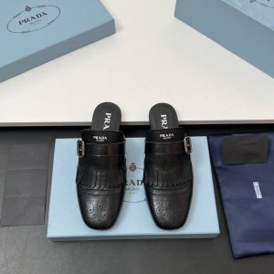 工厂价 顶级品质！Prada 25ss 普拉达走秀款复古布洛克雕花皮鞋系列25年专柜走秀款 复古感时髦满满 随意百搭 时尚休闲 独到味道 轻松驾驭 休闲时髦 两