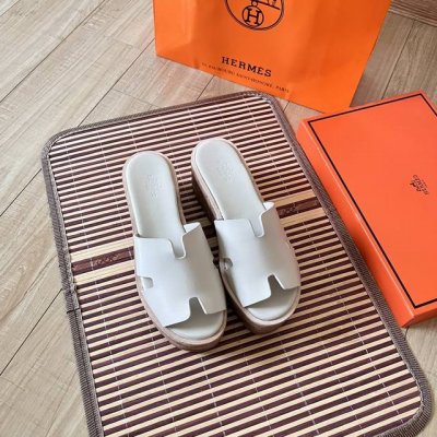 橙子出厂价p hermes 爱马仕24Ss早春新品 防水台坡跟厚底凉拖鞋 H型凉鞋 经典靴型+英伦拼色设计 经典耐看 原版倒模楦型 极致1:1形体 进口高端织针
