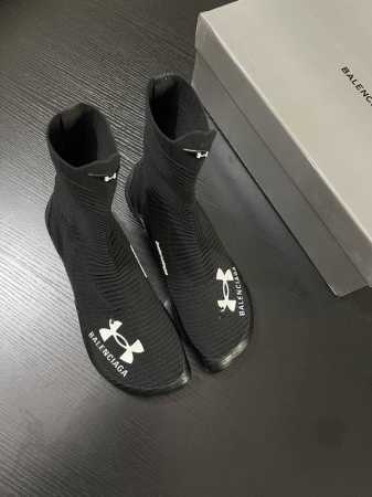 男码20Balenciag*与Under Armour联名打破常规，重塑潮流。一体化针织鞋面，贴合脚型又极具现代感，独特的褶皱纹理增添设计层次。标志性的品牌标识 - 点击图像关闭