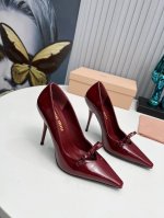 工厂 新款新品 Miu Miu 全新超美装饰搭配,时尚淑女气质十足 双色拼接 又不乏美艳色彩,外侧附带弹力象巾 上脚非常方便意大利引进的原版楦头是最新楦、出来形