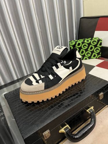 Dolce&GabbanaDG高端男士运动休闲鞋。顶级专柜原单货。 原版进口牛皮 多种材质拼接设计进口牛皮内里 牛皮垫脚原版TPR弹力大底。 Size：35-