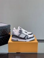 OUIS *UITTO* 奢品 Trainer休闲运动鞋 本款运动鞋选用 Damier 粒面牛皮革，临摹 Damier 帆布的两式经典纹理，令鞋面的繁复工艺更显
