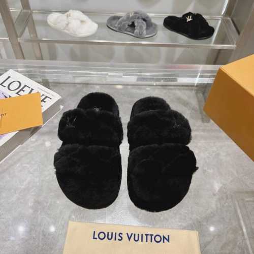 LV 最新版面new arrival ～毛毛鞋半拖毛拖 winterbreak comfert 平底拖鞋 LV 金属字母扣 室内外穿着皆宜。纯羊羔毛材质，鞋面受