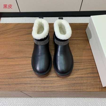 Brunell* Cucinell* 雪地靴。鞋面采用进口牛绒，牛皮。羊毛内里，上脚超舒适。 码数：35-41 40、41定制不退换 批：牛绒 。牛皮 - 点击图像关闭
