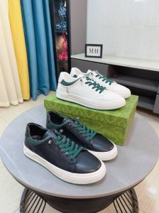 出厂价 古奇 Gucci 休闲鞋香港顶级原单 经典回归 进口意大利进口牛皮真皮内里真皮垫脚。柔软防滑橡胶大底， 高品质打造！ 流畅的宣型 精细的做工 ，时尚又休