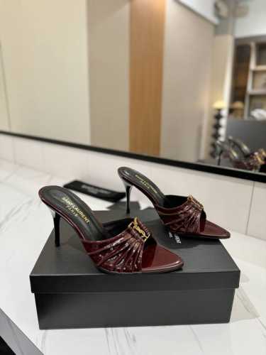 出厂价pp Ysl Saint Laurent* 夏季新品 金属头优雅大气高跟凉鞋 2025全新春夏系列后带方扣高跟凉鞋 尖头高跟拖鞋淡淡的夏日里怎么少得了一双