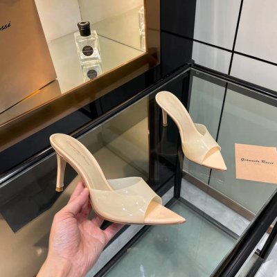 gianvito rossi 2025新款拖鞋原版开发顶级版本代购品质这双尖头高跟漆皮树叶装饰女凉鞋，宛如夏日里的一首优美诗篇。尖头设计优雅迷人，凸显脚部线条的