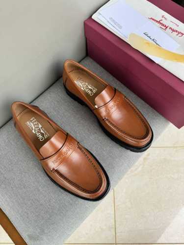 原单品质 菲拉格慕ferragamo休闲皮鞋 套脚鞋 懒人鞋 精致手工缝线 做工细节堪比专柜 原版发泡大底拼真皮沿条 轻便舒适 黑色开边珠 黑色牛皮39-44现