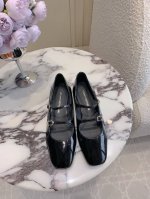 出厂价 Stuart Weitzma*新款钻扣玛丽珍鞋 优雅精致 脚感舒适 甜美淑女风 上脚精致又减龄 鞋面牛漆皮 ZP开模钻扣 内里垫脚顶级混种羊皮 意大利真