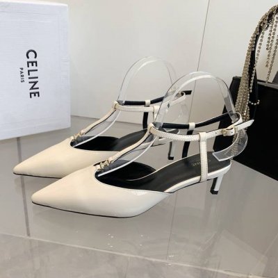 出厂价 Celine 2025春夏小猫跟，尖鞋头造型，柔美的露脚设计，脚踝绑带。TRIOMPHE T字绑带设计，配有金属 TRIOMPHE标志性元素绑带， 上脚