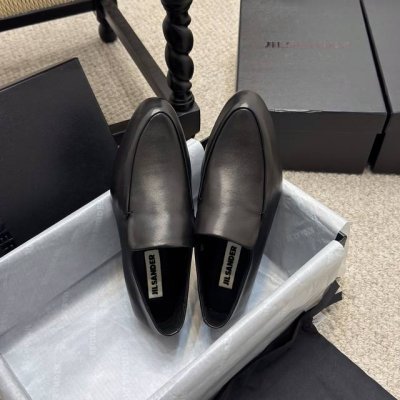 简约款380 Jil Sander2025夏季新款，顶级版本 高定气质款 极简设计 高质感品质 时尚与舒适并存.百搭神器.必备单品 全真皮意大利进口真皮鞋底 重