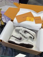 工厂p价p 联名系列卖疯了情侣款 专柜如图包装 广州大厂品质 nk Sb Dunk Low Lv联名-翻毛藏蓝 周年高端定制 低帮休闲板鞋 大厂纯原品质出货 超