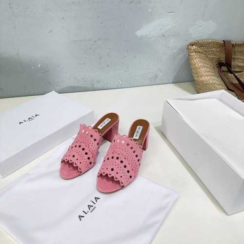 高品质出厂平底 ！小众潮牌顶级品质！Alaia阿莱亚25春夏新款经典复古镂空雕花平底、粗跟拖鞋系列 满满的少女风 既摩登又复古的味道 非常的简约大气 不管是半身