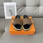橙子出厂价P P120 Louis Vuitton 路易威登 新配色 Lv魔术贴平底拖鞋 休闲凉拖 情侣款 码数：35-45