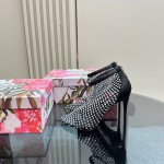 Dolce & Gabbana 女士高跟水钻网靴，弹力设计，拉式设计，高跟鞋，金色标识铭牌。 鞋底：真皮大底 衬里：山羊皮 外部：网钻
