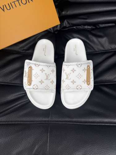 38-45 Louis V*高端精品 奢品拖鞋 1:1高端品质 休闲阳光宽松舒适型 最高版本高品质精品 经夏季必入哦