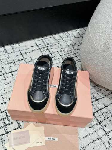 Miumiu缪缪 24 新款 复古 休闲鞋 颜值担当火爆款脏脏鞋 不得不入的一款～做旧时尚，简约高级 随意搭配上脚非常舒适，年度必入款 早春最新走秀款运动小白鞋