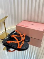 Miumiu 缪缪25Cc麻绳编织性感凉鞋 全球最火夹趾凉鞋 出现在各大时装杂志封面 各路明星 小红书博主着用 搭配长裙 热裤的不二选择 闭眼入都是不会后悔 Z