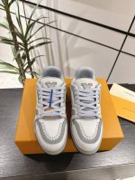 情侣款 2025最新款Lv Trainer 系列最新运动鞋 整双鞋子采购Zp开发打造 全部定制材料 独家开模大底 细节全部对版出货 连包装也做到跟正品一样 码数