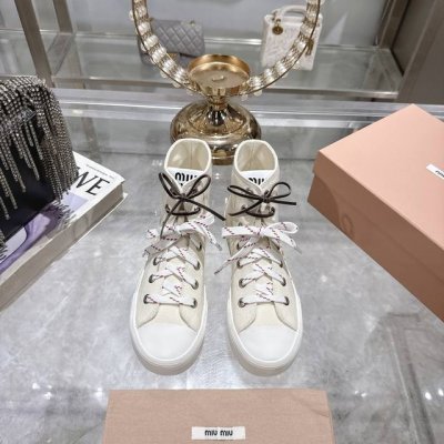 出厂 单鞋 小短靴 Miu Miu 缪缪 25Ss春夏新款 复古 休闲鞋 本季Miu Miu延续了该风格推出了专属款，整体鞋型线条简约＋轻薄鞋底设计，配色大胆时