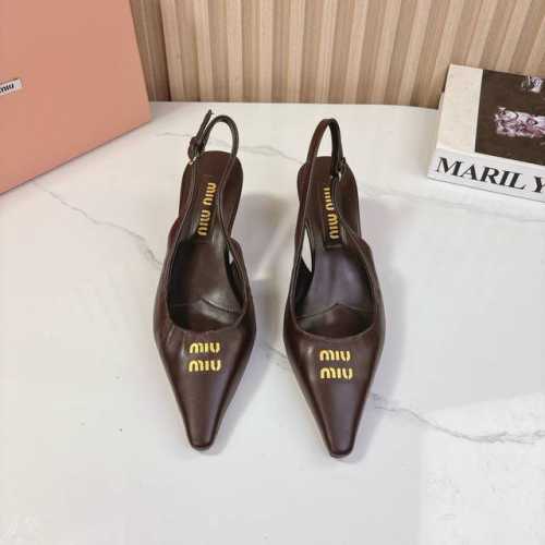 350 Miumiu缪缪2025Vs春夏最新走秀爆款单鞋系列 尖头猫跟单鞋 Miumiu秋冬T台走秀网红同款＂造梦不夜城＂，Miumiu能在重要场合上用得上了，