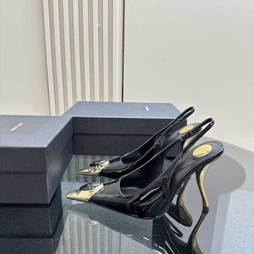 YSL 圣罗兰 SS2024新品 金属头大宝石优雅大气高跟 各种小裙子搭配起来 完全不挑脚型哦 通透的闪钻在光线的照耀下呈现幻彩 真的美的过分 上脚显白的让人上