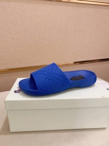 工厂p价 Burberry 巴宝莉 拖鞋 男鞋高端品牌 官网1:1最新力作：原版开模定制，面料釆用进口原版橡胶材料制作，升级版大底，更轻便，防滑。市场顶级品质，