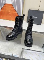 CHANEL 』 香奈儿最新马丁靴系列！顶走级秀系列秋冬主季打款，超爆级款的节奏！出行必备单品！随意搭配么怎穿都好看 值得收鞋入柜的一款美鞋实超物级美 面料:原