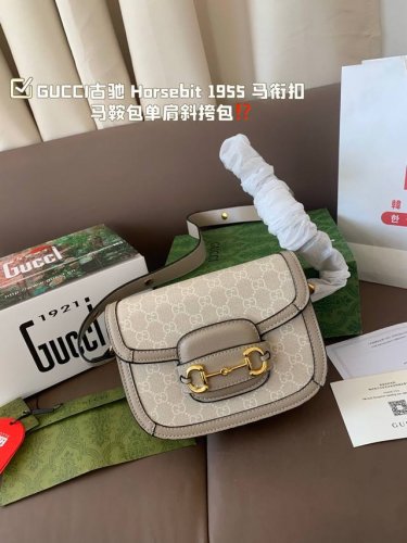 全套礼盒 Size：21*16 Gucci古驰 Horsebit 1955 马衔扣 马鞍包单肩斜挎包 休闲风知性风随意切换 真的是怎么背怎么好看，美翻了 质感真