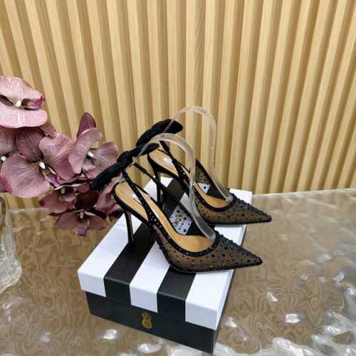 春夏新款 Aquazzura Zp 原版开模 新品烫钻 兔子高跟凉鞋 采用原版定制真丝制成，原版开模施华洛奇水钻装饰扣，超闪 大底金色标志性菠萝微标赋予单品丰富