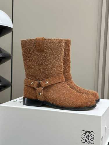 顶级品质 Loewe Fw24 New Arrival～ 罗意威2024 秋冬靴子新品 真的太好看了吧不一样的视觉效果 原版开模胶底，脚感很软舒适哦 顶级精品3