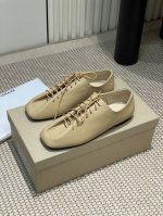 Lemaire 2025ss早春新款系带方头单鞋一双超级舒服超级软的德比鞋对lemaire的德比鞋一见钟情，念念不忘必有回响。出了经典黑白色又出了这个米黄色。做