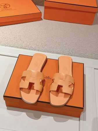 Hermes 顶级版本# 经典拖鞋原版购入开发做货 经典“H”型鞋面 此鞋款是您衣橱中的点睛单品，充分展现爱马仕经典风格 配送专柜精美包装 面料：意大利进口牛皮 - 点击图像关闭