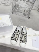 p直销 女鞋 女装 Walk N Dior 刺绣帆布鞋平底休闲鞋 情人节限定款板鞋系列 全棉丝双面立体刺绣，正品店抢购排单爆款，Ins明星网红凹造型秀。 此款鞋