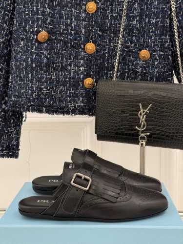 厂价半拖 乐福鞋 Prada 普拉达25Ss新品复古 走秀流苏乐福鞋半拖鞋系列 流苏搭配雕花工艺设计 网红Ins热捧 复古又时尚 上脚非常舒适又百搭！ 鞋面采用
