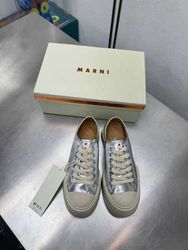 绑带 厚底舒适 玛尼 Marni 系列厚底 玛尼 家族元素设计 烫印 银色小牛皮 烫金 工艺 钢印压模而成立体感十足 对标对版 内里舒适小牛皮 原版一致车线固特