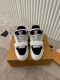 Lv 路易-威登trainer 2024走秀新款 原版1：1开发！上脚非常舒适 做工精细 鞋面由意大利进口小牛皮拼接，侧边饰有品牌logo标志及签名，牛皮垫脚＋