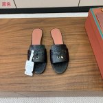Loro Piana 驼鸟纹平底拖鞋。鞋面驼鸟纹牛皮，羊皮内里及垫脚。真皮中底，真皮包跟。进口真皮大底。码数：34-42 34、40、41、42定制不退换 批：