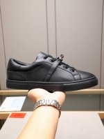 Hermes爱马仕经典系列 情侣款 休闲 运动鞋 滑板鞋 小牛皮运动鞋 超级轻盈鞋底 简介大气 意大利制造 鞋背装饰爱马仕经典锁扣 延续品牌设计灵感 轻盈漫步都