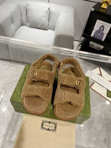 Gucci 女士双G羔毛凉鞋、拉腿增高神器 yp一比一还原，所有细节 材质 舒适度 全部跟原版一样了 复刻度98%。米色美利奴羊毛 橡胶底 码数：35-42 4