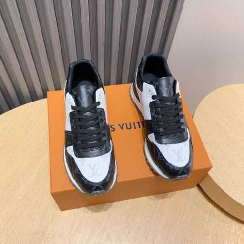 实价 Loui* Vuitto* 独家实拍专柜同步上线原版本 1 1原鞋鞋开发，上脚非常舒适 做工精细 鞋面由原版1 1胶料制成，侧边饰有品牌Logo标志，垫脚