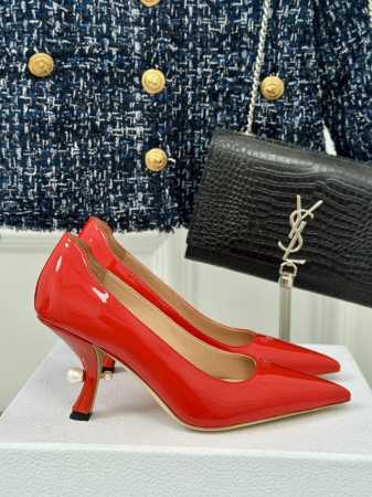 厂价 Dior 迪奥24S春夏新品 珍珠跟尖头高跟鞋 鞋面采用进口牛漆皮 内里采用羊皮内里 意大利进口牛皮大底 跟高：8Cm 码数：35-39 40 41定做 - 点击图像关闭