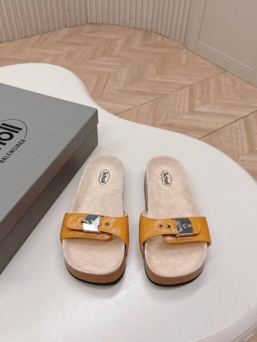 出厂 Balenciaga 25S春夏新款博肯软木鞋垫拖鞋凉鞋巴黎世家非常经典的设计 搭配铆钉的狂野自我 不羁风格满满 内里鞋面的特殊天然纹路清晰细腻 有一种自