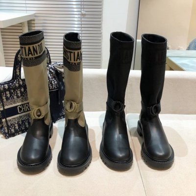 Dior 迪奥 20ss秋冬最新海报款电绣拼色字母logo圆头中筒女靴 那尔那茜同款低跟一脚蹬骑士军靴 原版开发顶级高端正品大货 材质：鞋面进口小牛皮拼接最新