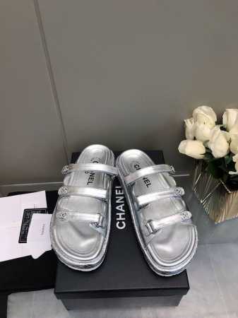 2025- P350 Chanel 小香新款2025春夏凉鞋拖鞋！ 顶级对版货！ 鞋面进口面料， 垫脚内里羊皮， 原版五金扣 原版大底 Size:35-41 - 点击图像关闭