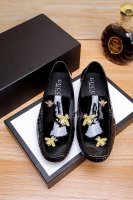 实价 ，品牌GUCCI，古奇官方同步豆豆鞋～四季潮鞋 专柜新版，古奇1:1优质做工，鞋面:进口小牛漆皮刺绣+小蜜蜂金属铁扣，全真羊里，时尚懒人商务风设计，休闲乐