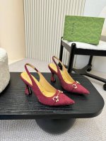皮底+50 Gucci新款双G扣尖头高单鞋 顶级品质，原版开模双G扣。 面料：头层进口牛皮 羊皮内里 大底：橡胶防滑大底 跟高：8.5Cm 颜色：黑色 米白 花