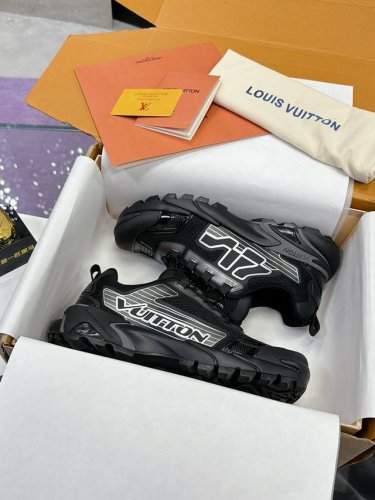 工厂p价p 顶级版本Lv路易威登 L家驴牌Runner Tatic系列 厚底 休闲 运动鞋 跑鞋 原版购入开发 做货 本款 Lv Runner Tatic 运动